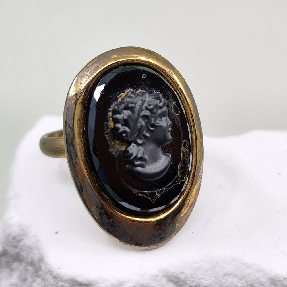 Sarah Coventry Black Cameo Ring Gold Tone Adjustable Victorian Gothic Vintage